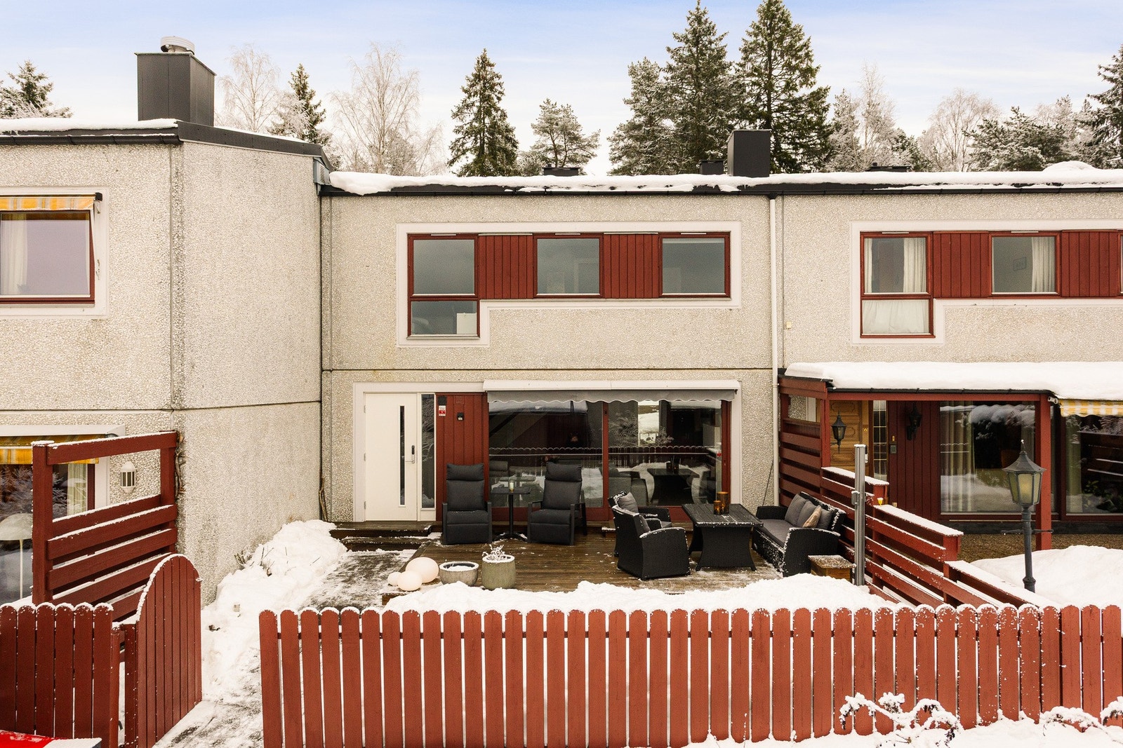 Her bor du i kanten av marka med gode muligheter for friluftsliv, samtidig som du har nær tilgang til alle servicetilbud i Stovner sentrum. Galleribilde