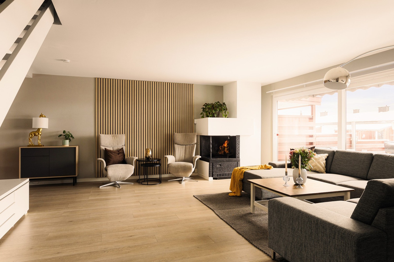 En stilfull kontrastvegg med spiler tilfører ekstra karakter! Galleribilde