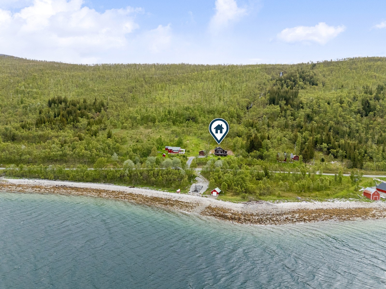 Idyllisk beliggende hytte på Reinøya, 1,5t unna Tromsø!