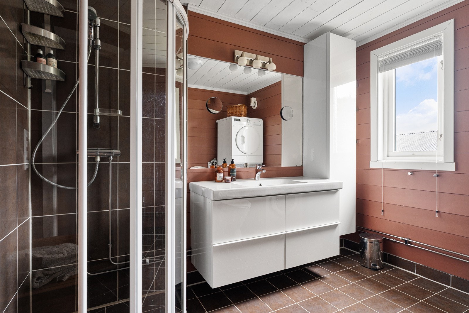 Stilig bad, renovert i selgers eiertid.