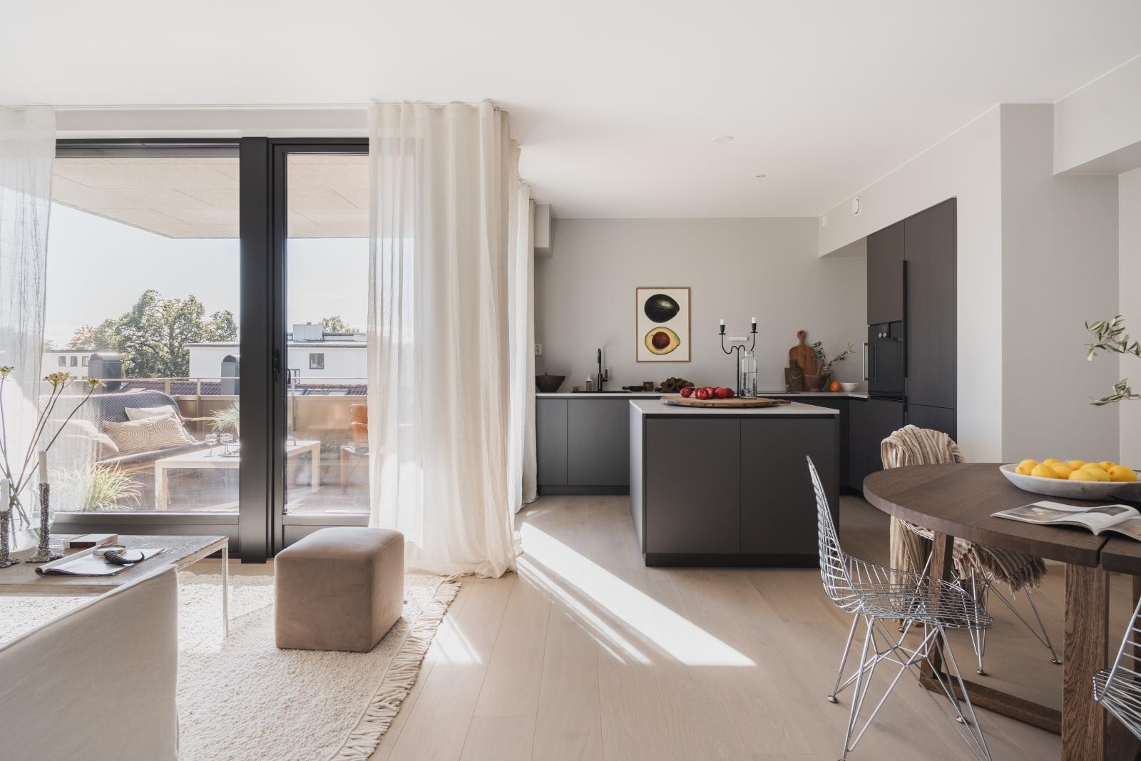 Leiligheten er innholdsrik med gjennomtenkt planløsning og løsninger. Galleribilde