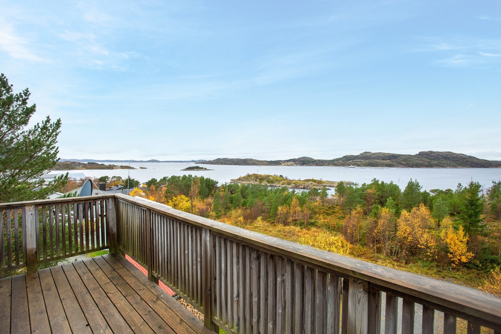 Flott usikt mot Gjerdinga fra verandaen i 2. etg Galleribilde