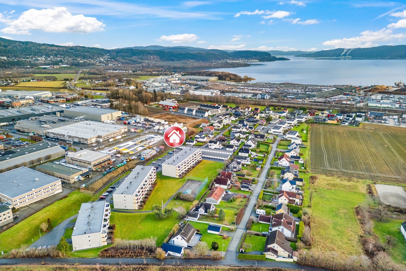 Boligen har kort avstand til Drammen sentrum med alle fasiliteter. Gunstig plassering i forhold til nye Drammen sykehus. Galleribilde