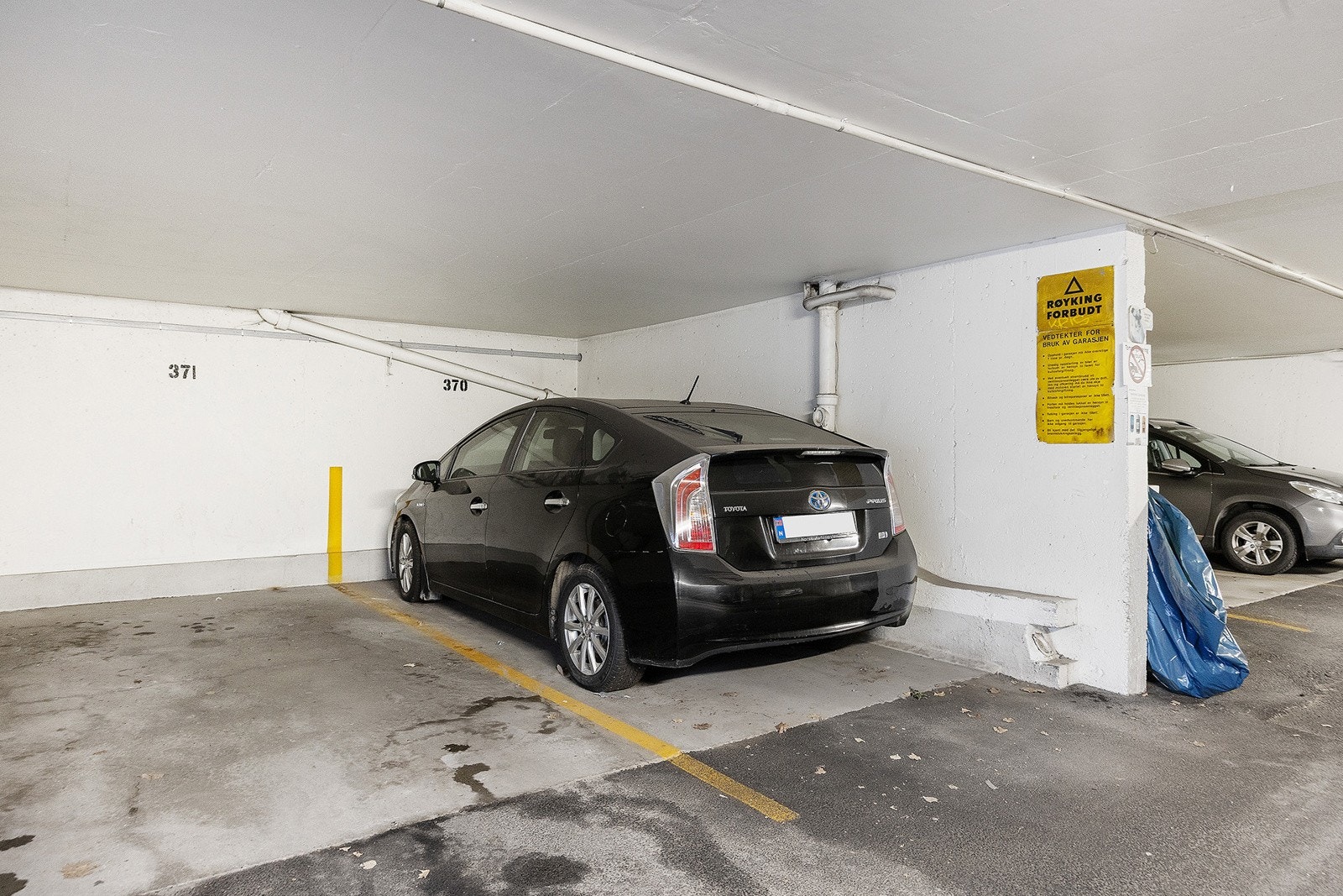 Garasjeplass. Galleribilde