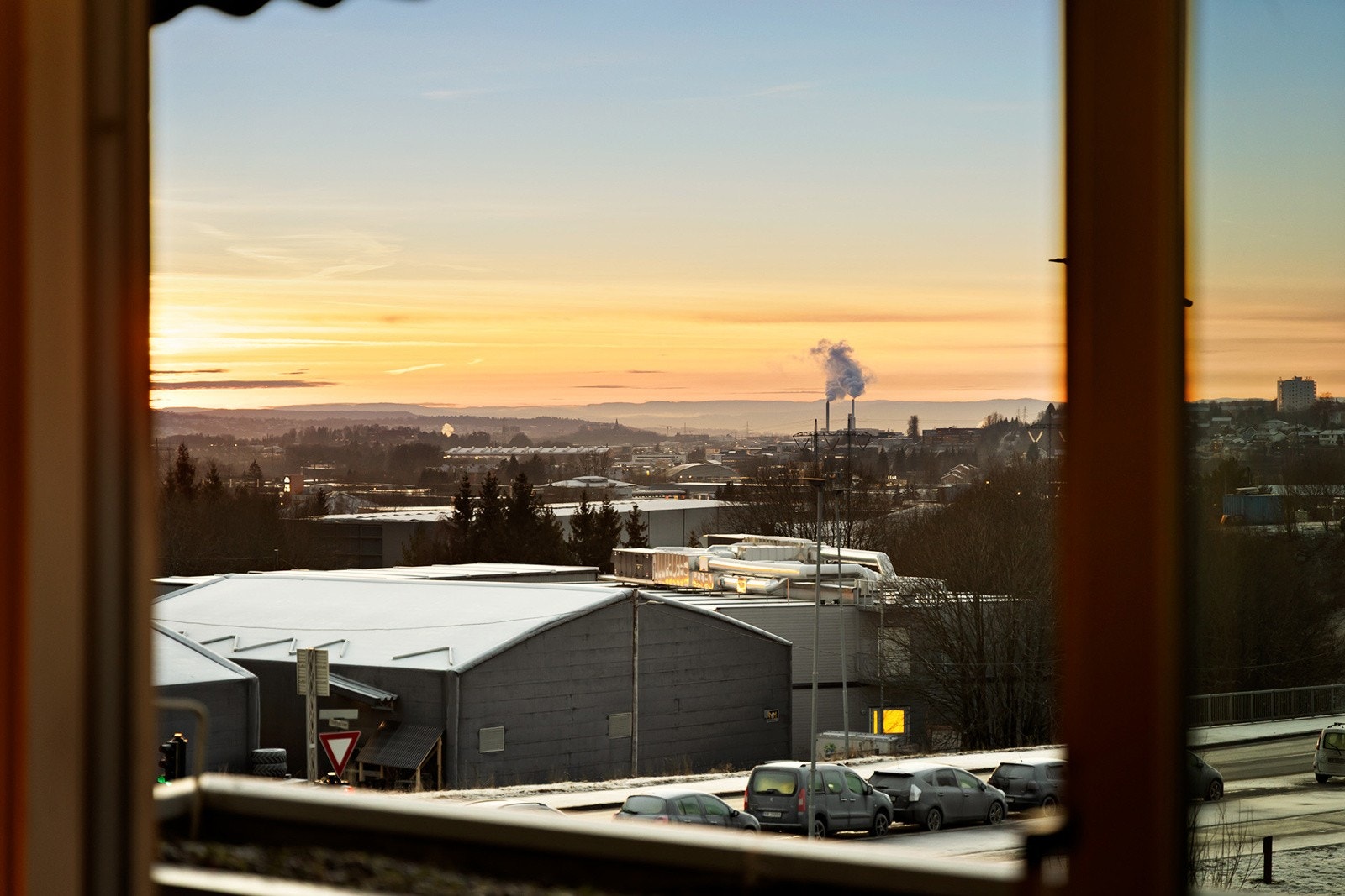 Utsikt av flotte solnedganger får man fra de fleste vindu i hjørneleiligheten. Galleribilde
