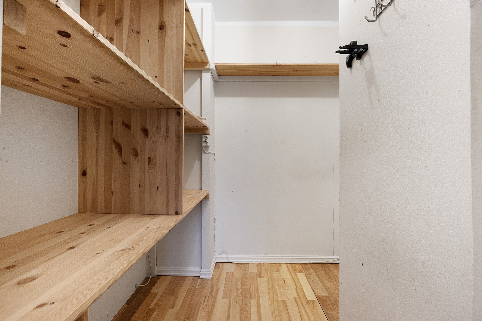 Innvendig bod har godt med lagringsplass. Galleribilde