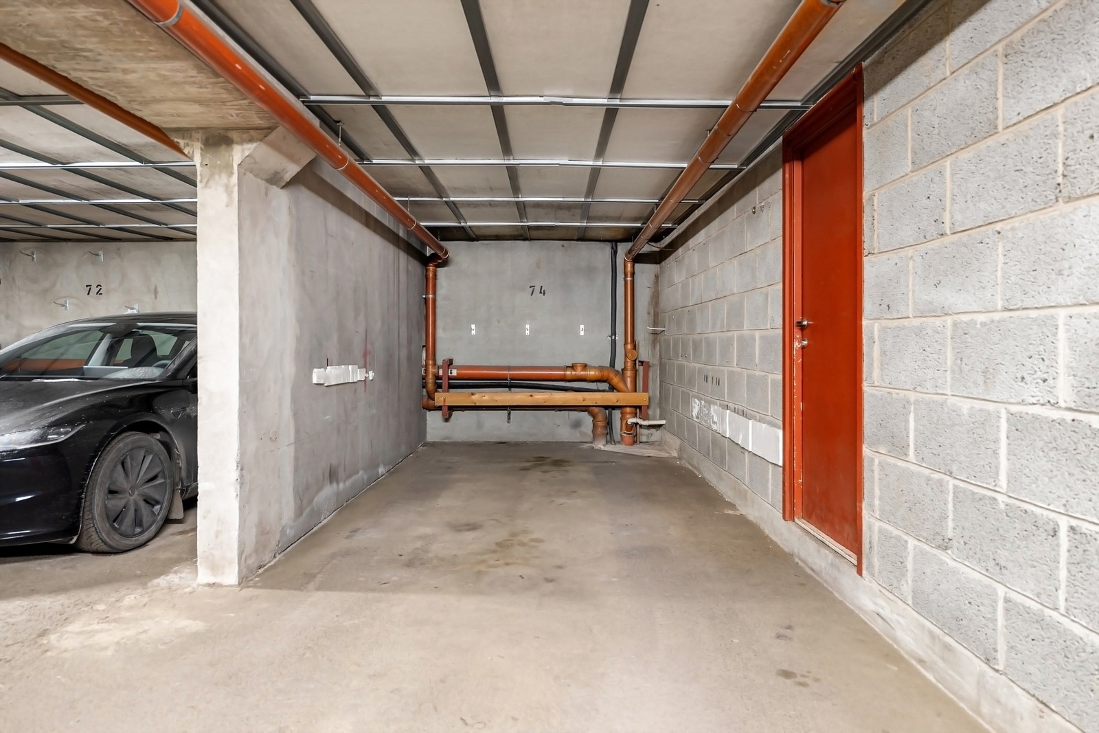 Leiligheten disponerer en fast plass, merket med nr. 74. Galleribilde