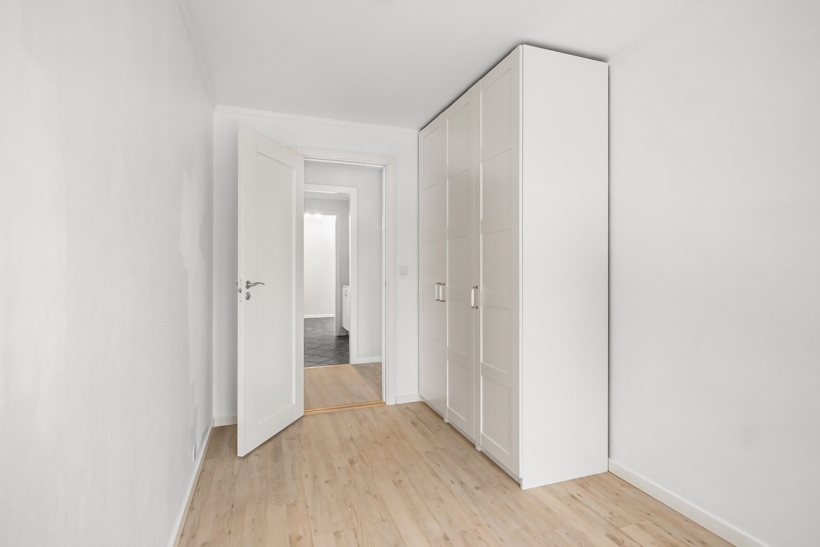 Fra hovedsoverommet er det enkel adkomst til gangen. Galleribilde