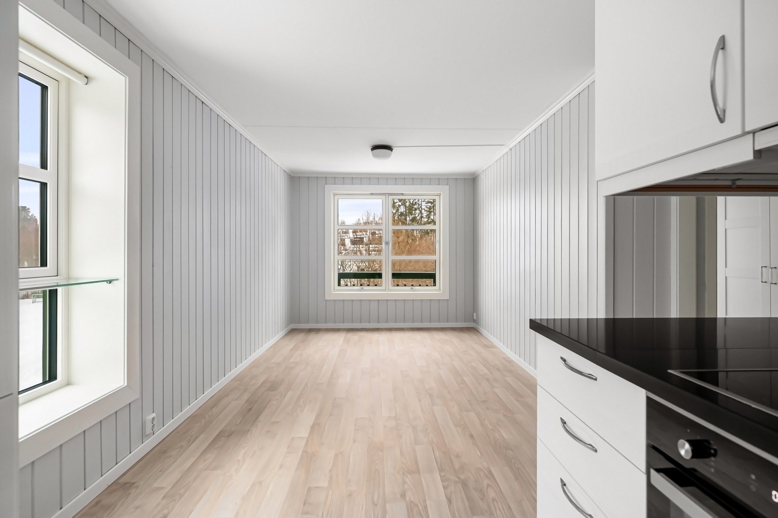 Vis-à-vis kjøkkenet er det en egen spisestue. Galleribilde