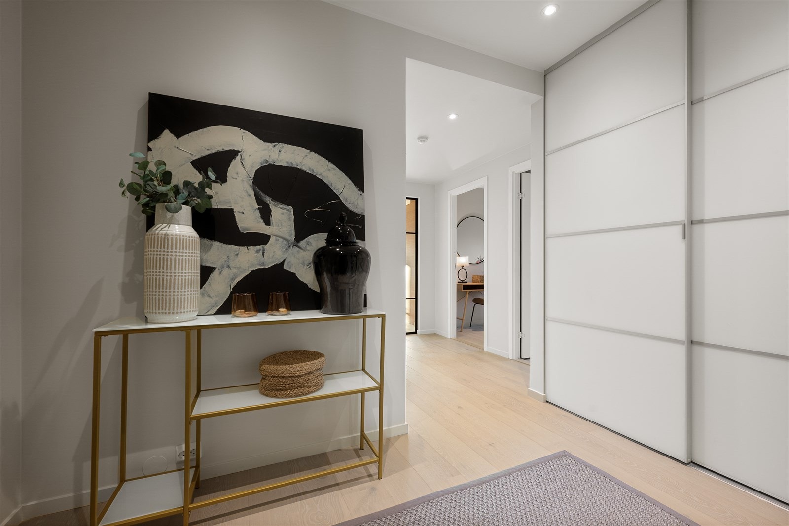 Garderobe i entré Galleribilde