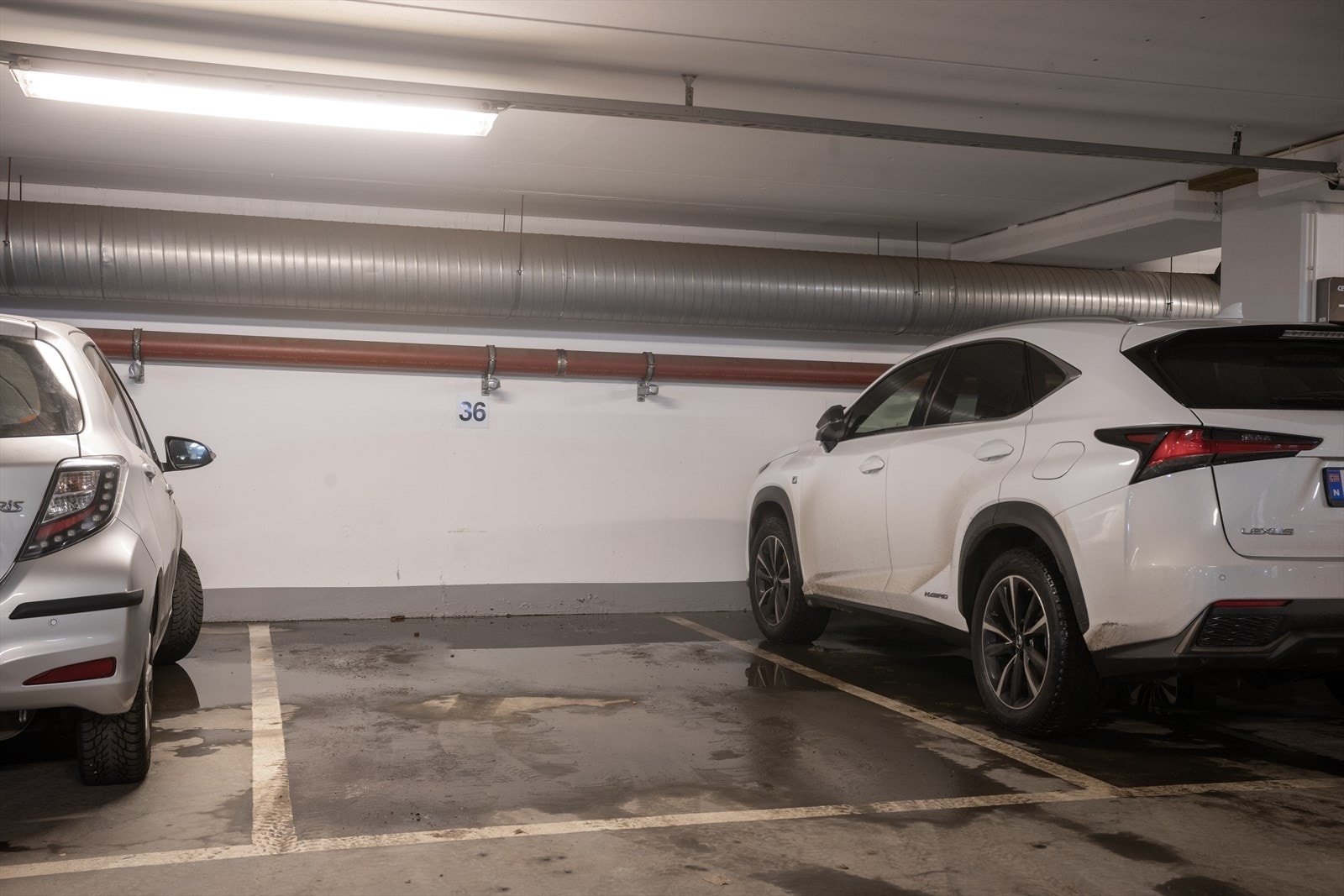 Garasjeplass med heisadkomst fra leilighetsplan. Mulighet for montering av lader Galleribilde