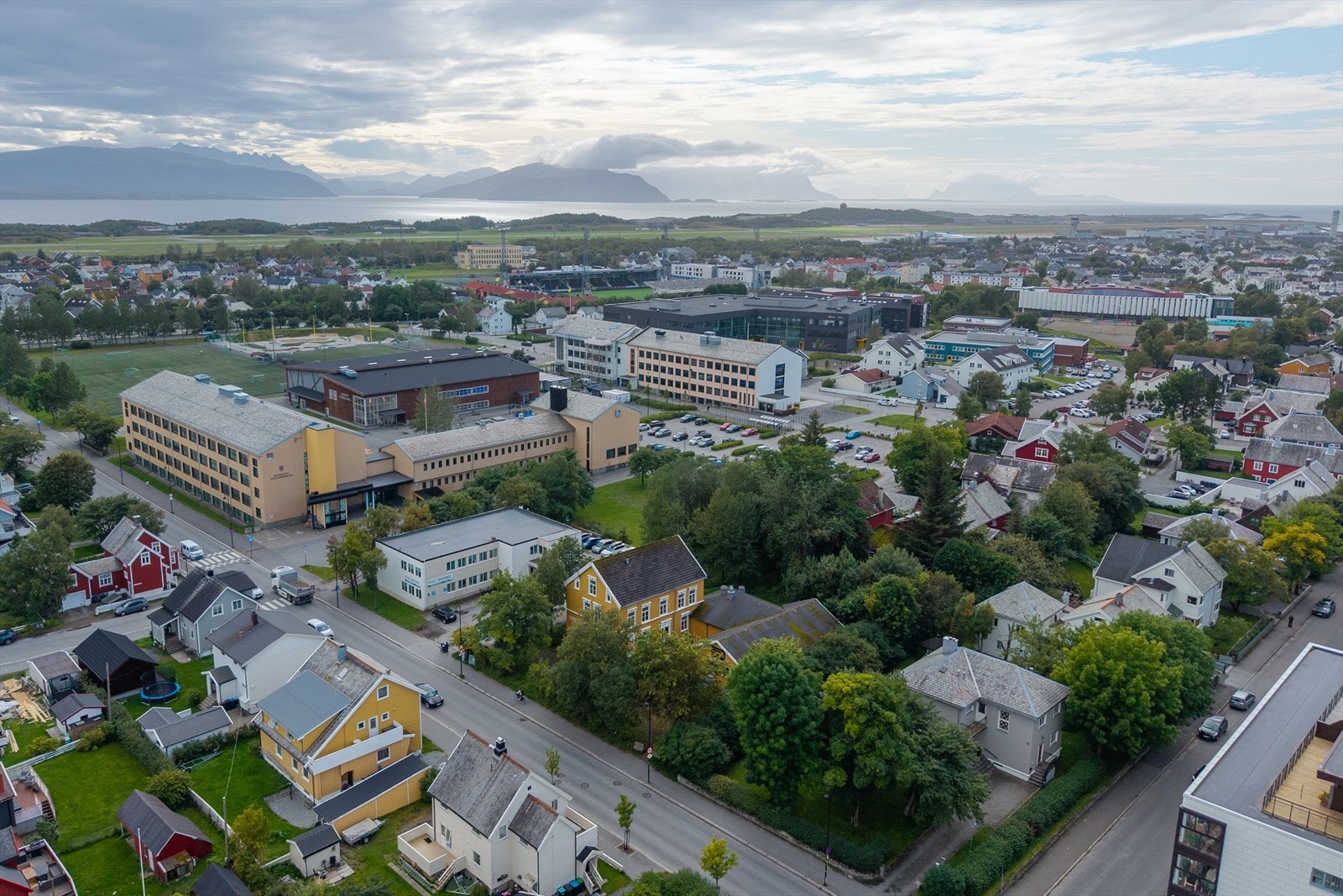 Eiendommen har kort gange til flere barnehager, Aspåsen barneskole, Bankgata ungdomsskole og Bodø Vgs Galleribilde