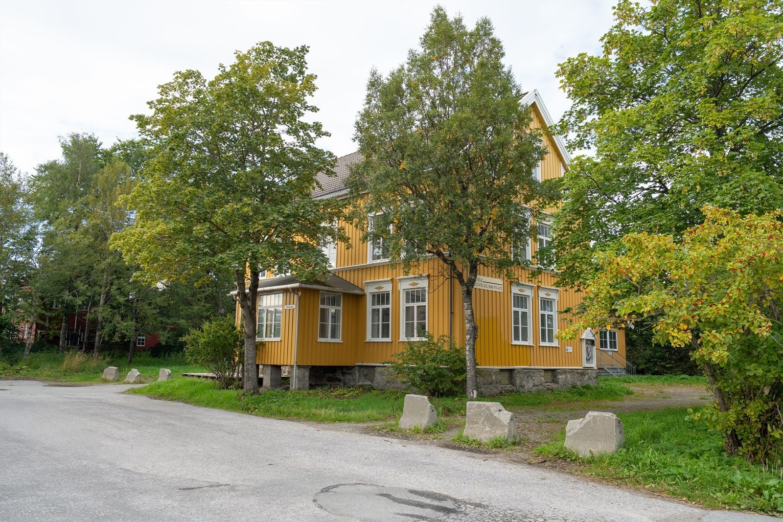 Noe av vegetasjonen på eiendommen er også tillagt vern og skal bevares Galleribilde