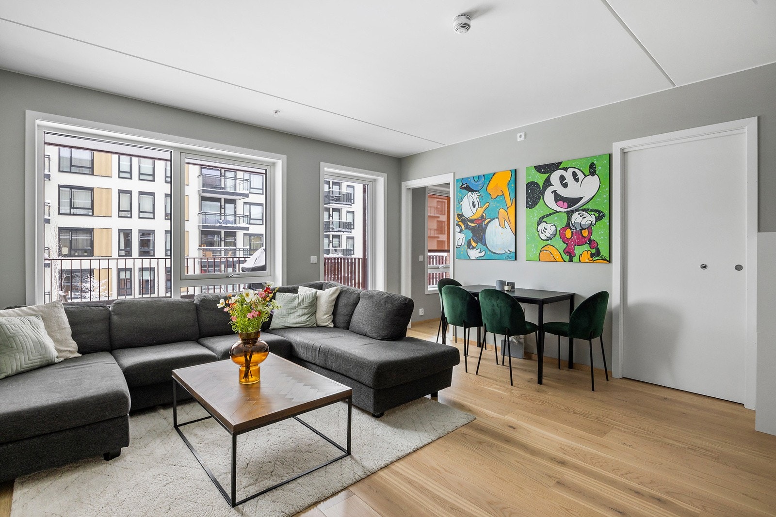 Velkommen til Messeveien 213! Presentert av Obos Eiendomsmeglere ved Sigrid Moen. Foto: Junaid Hanif/Diakrit Galleribilde