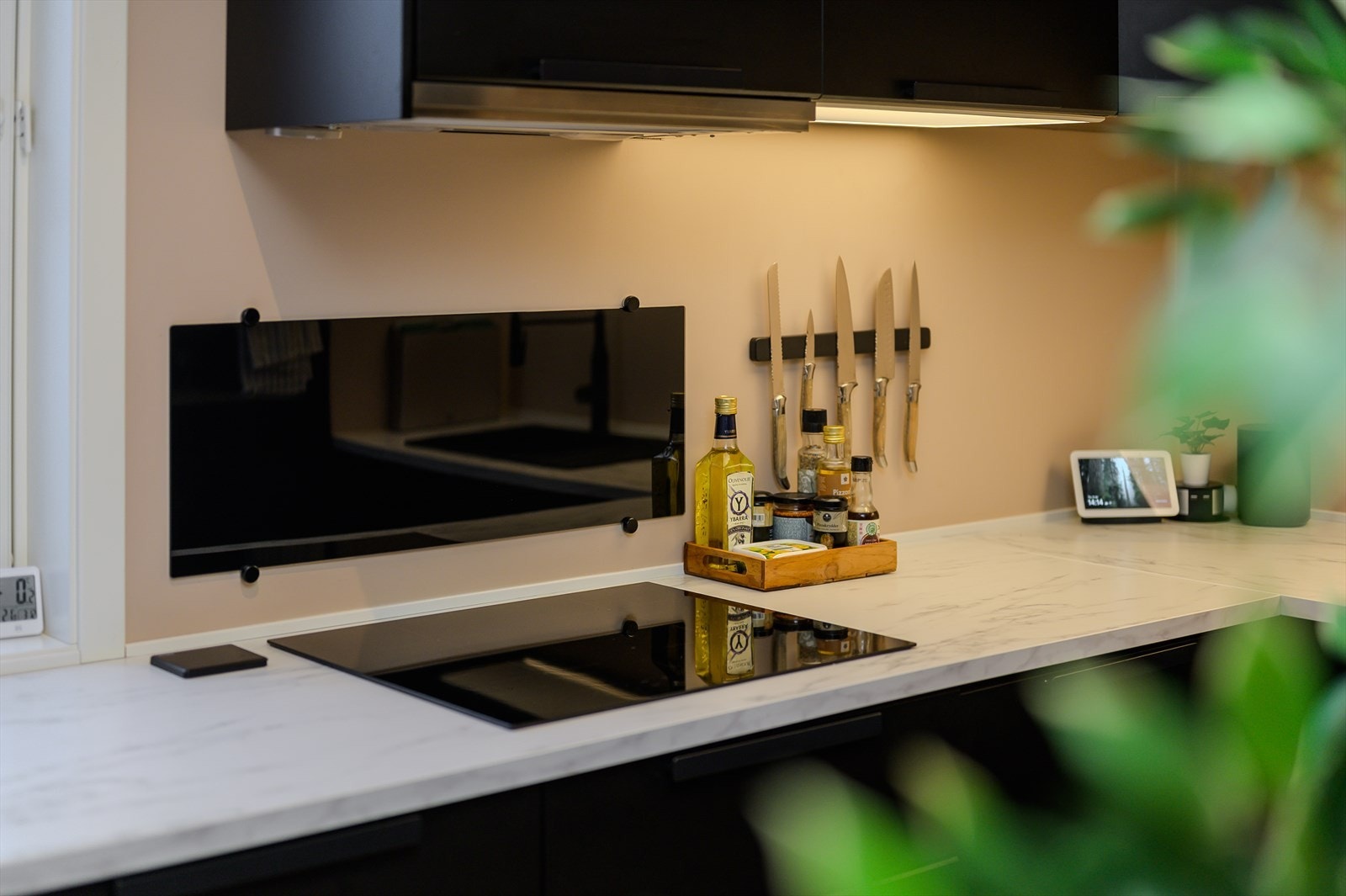 Detaljfoto av kjøkken. Galleribilde