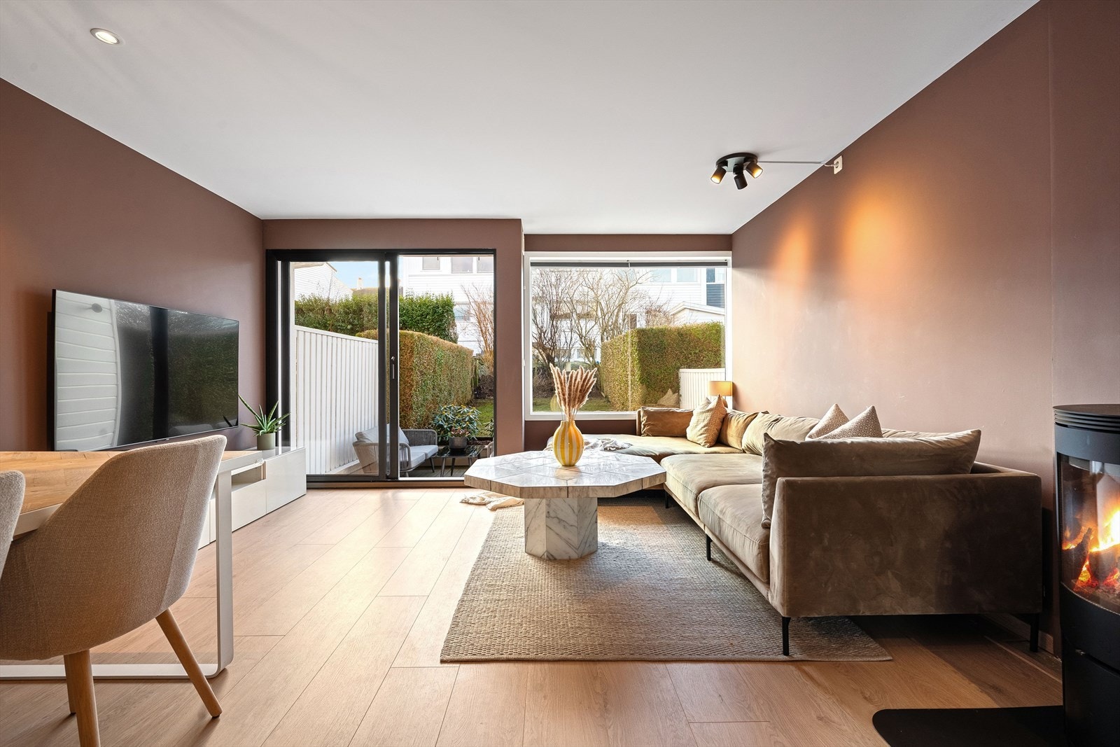 Nytt en-stavs laminat i stue/gang 2025 Galleribilde