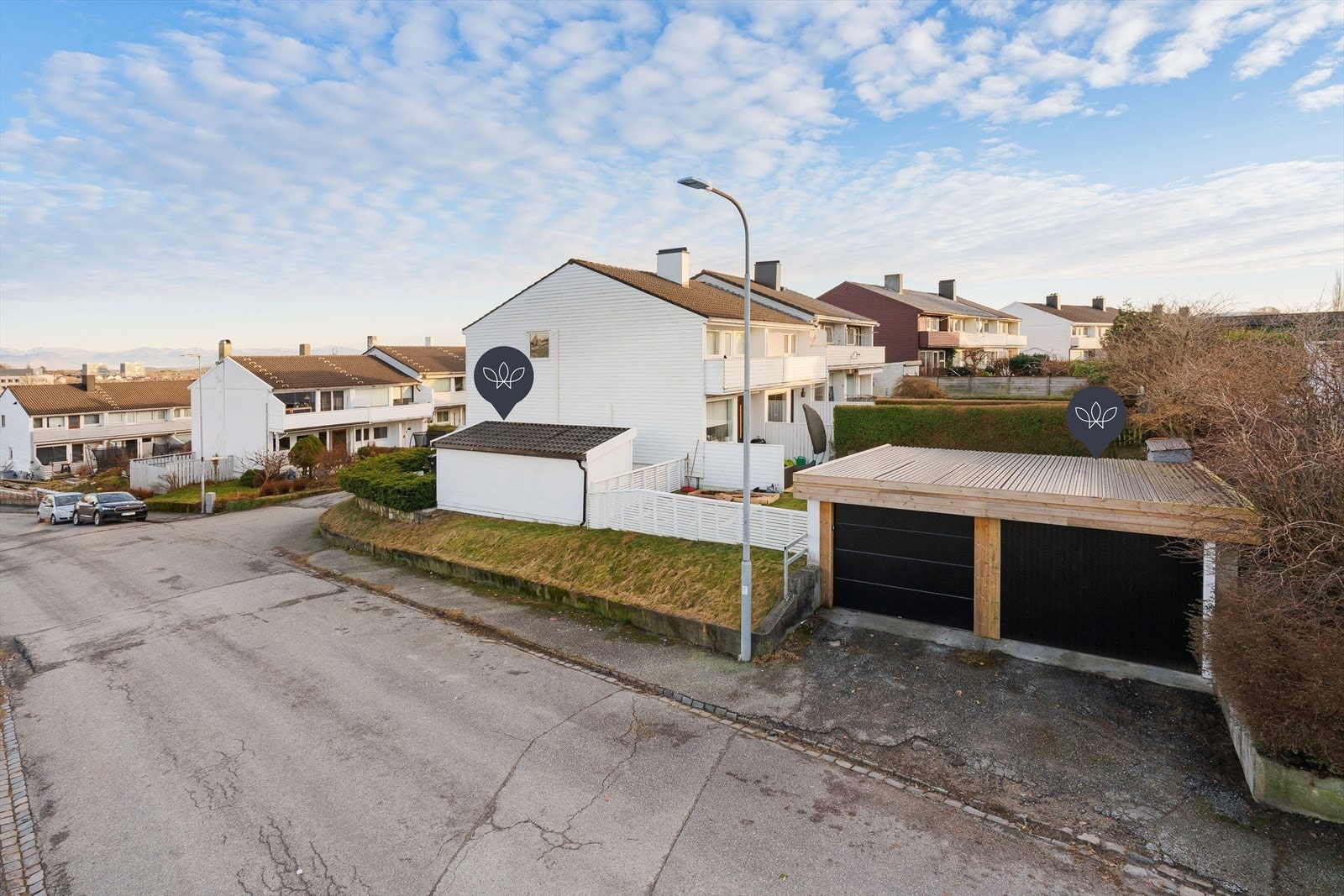 Bod og garasje er plassert på endetomt som eies sammen med Robert scotts gate 41.
Deler av tomten disponeres som hage av 41 i dag knfr. ansvarlig megler. Galleribilde