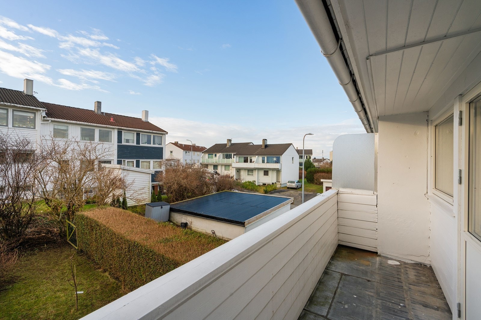 Fra soverom nr. 3 har du videre utgang til en luftebalkong. Galleribilde