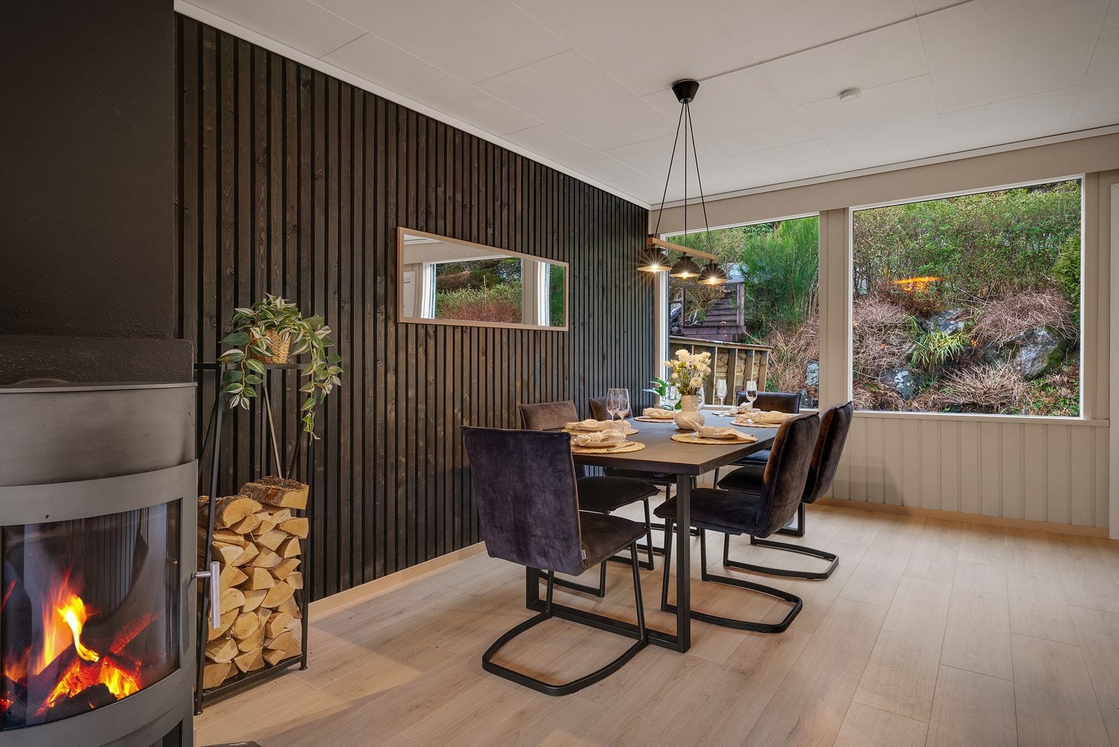 - Stuen oppleves også godt skjermet fra innsyn - Galleribilde