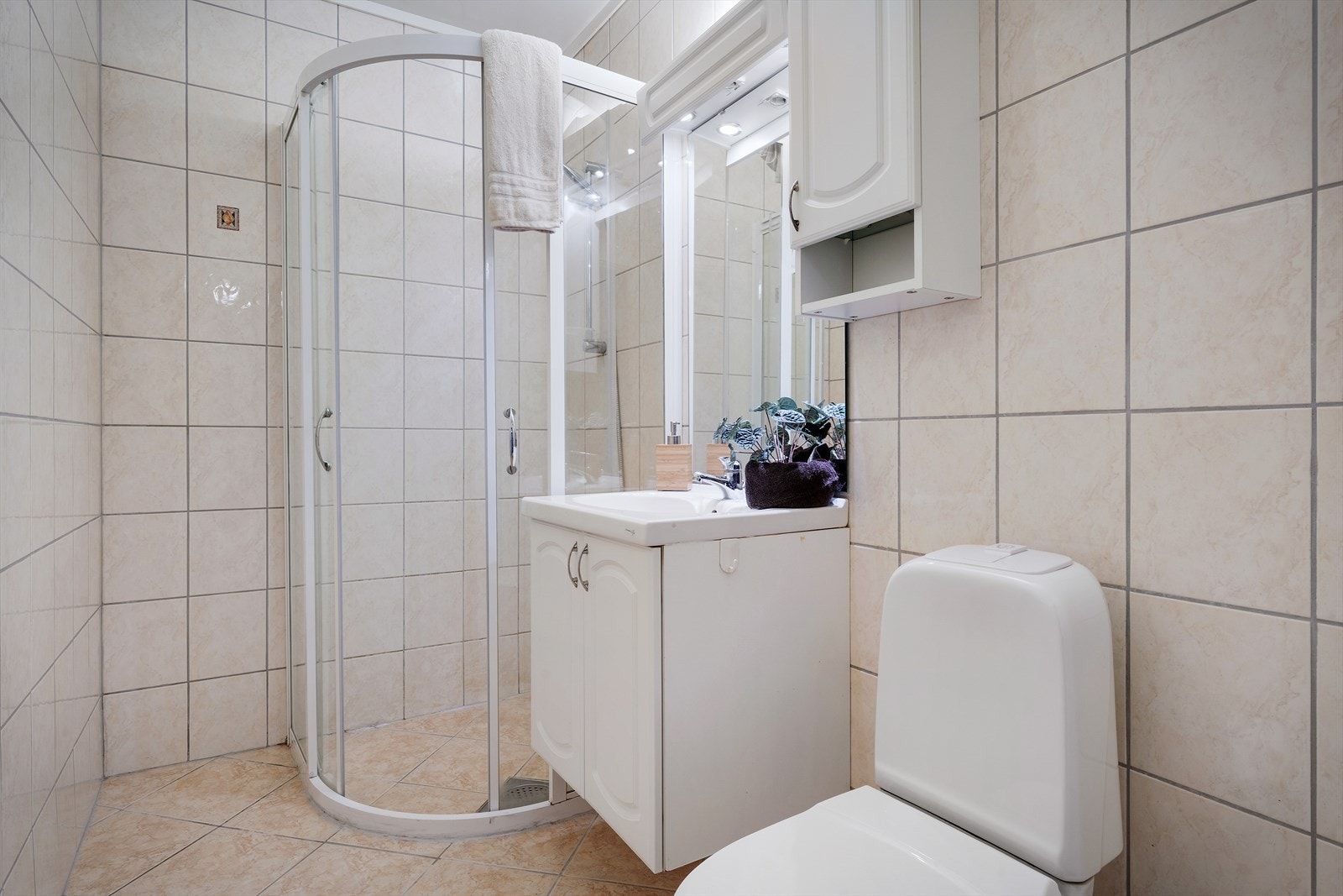 - Lyst helfliset bad på 3,9 m² - Galleribilde