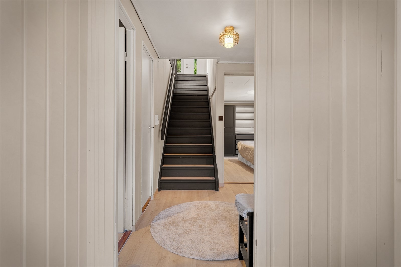 - I gangen i underetasjen er det varmepumpe som bidrar til en jevn og behagelig innetemperatur - Galleribilde