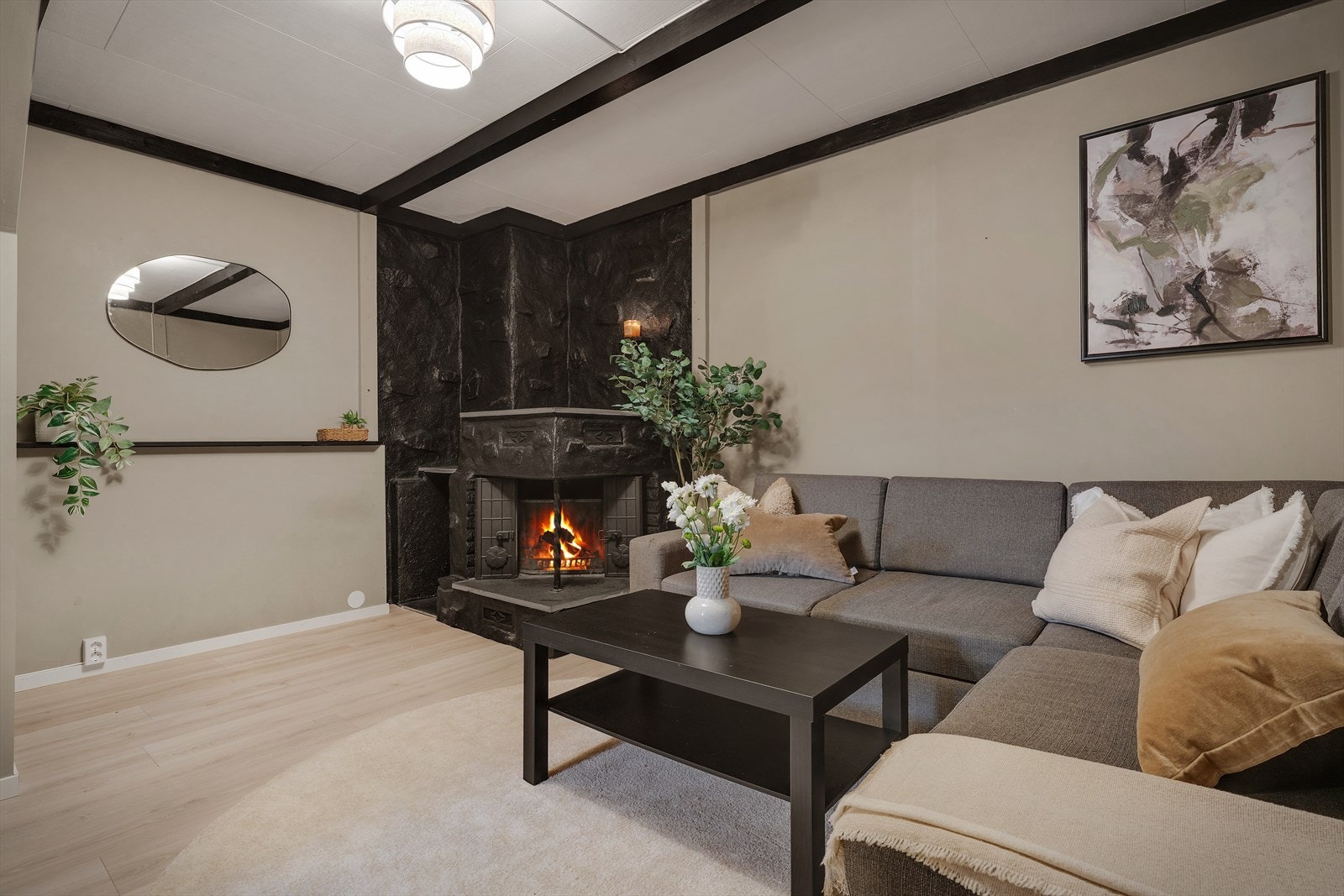 - Rom på 14,7 m² (ikke godkjent for varig opphold ihht. byggetegninger) - Galleribilde