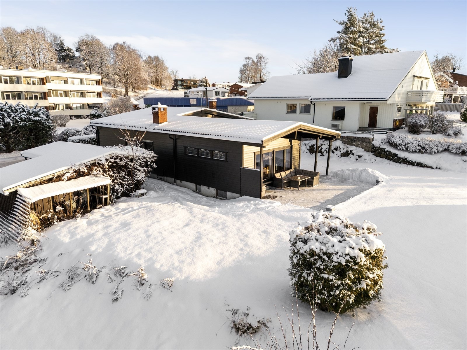 Eiendommens hage og uteområde ligget flott til med gode solforhold. Galleribilde