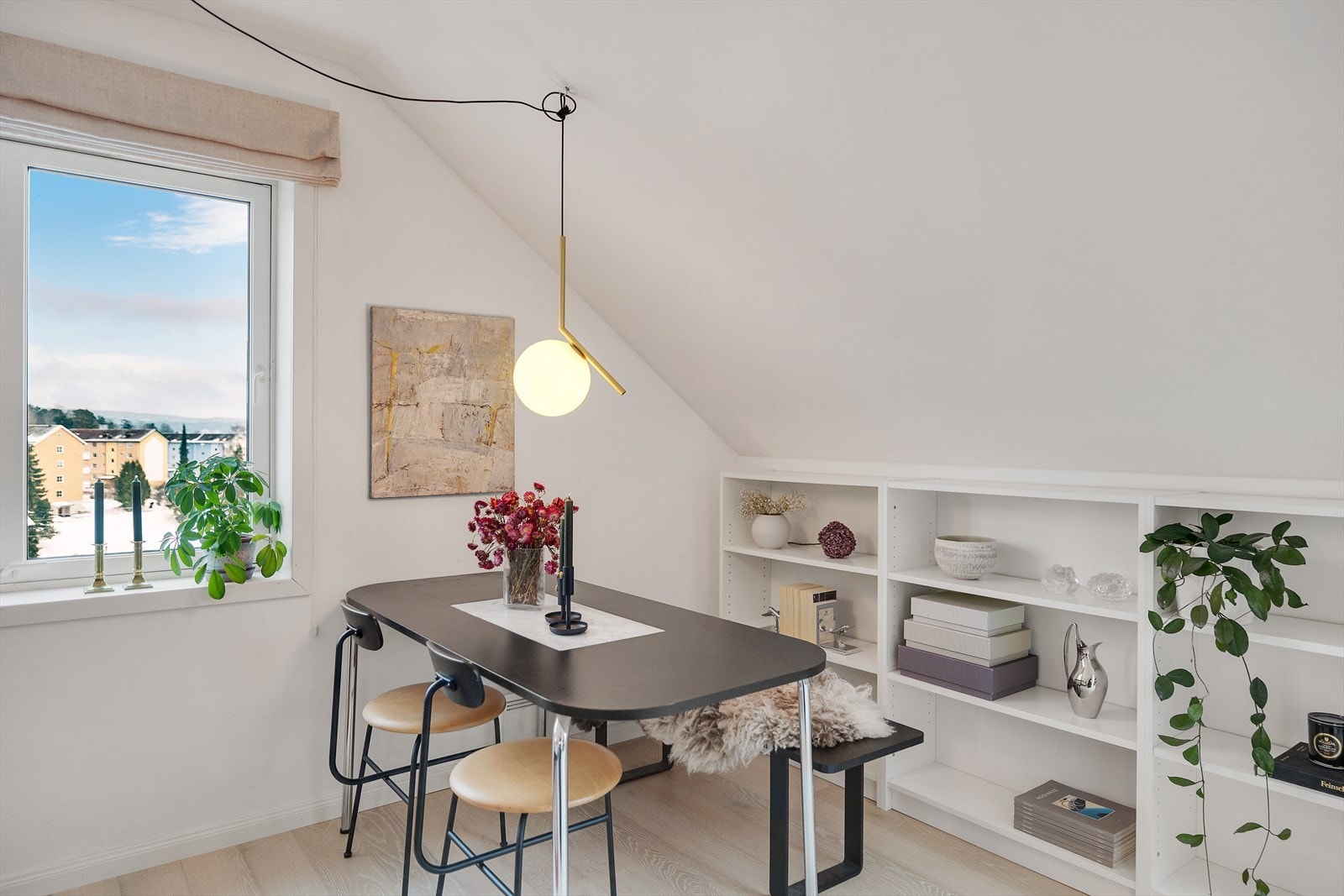 Her kan det nytes herlige middager i godt selskap. Galleribilde