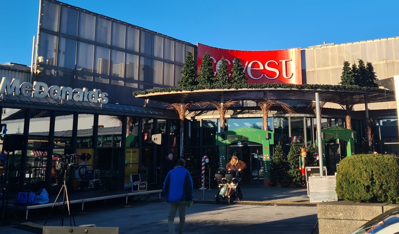 CC-Vest med mange butikker og kafeer. Galleribilde