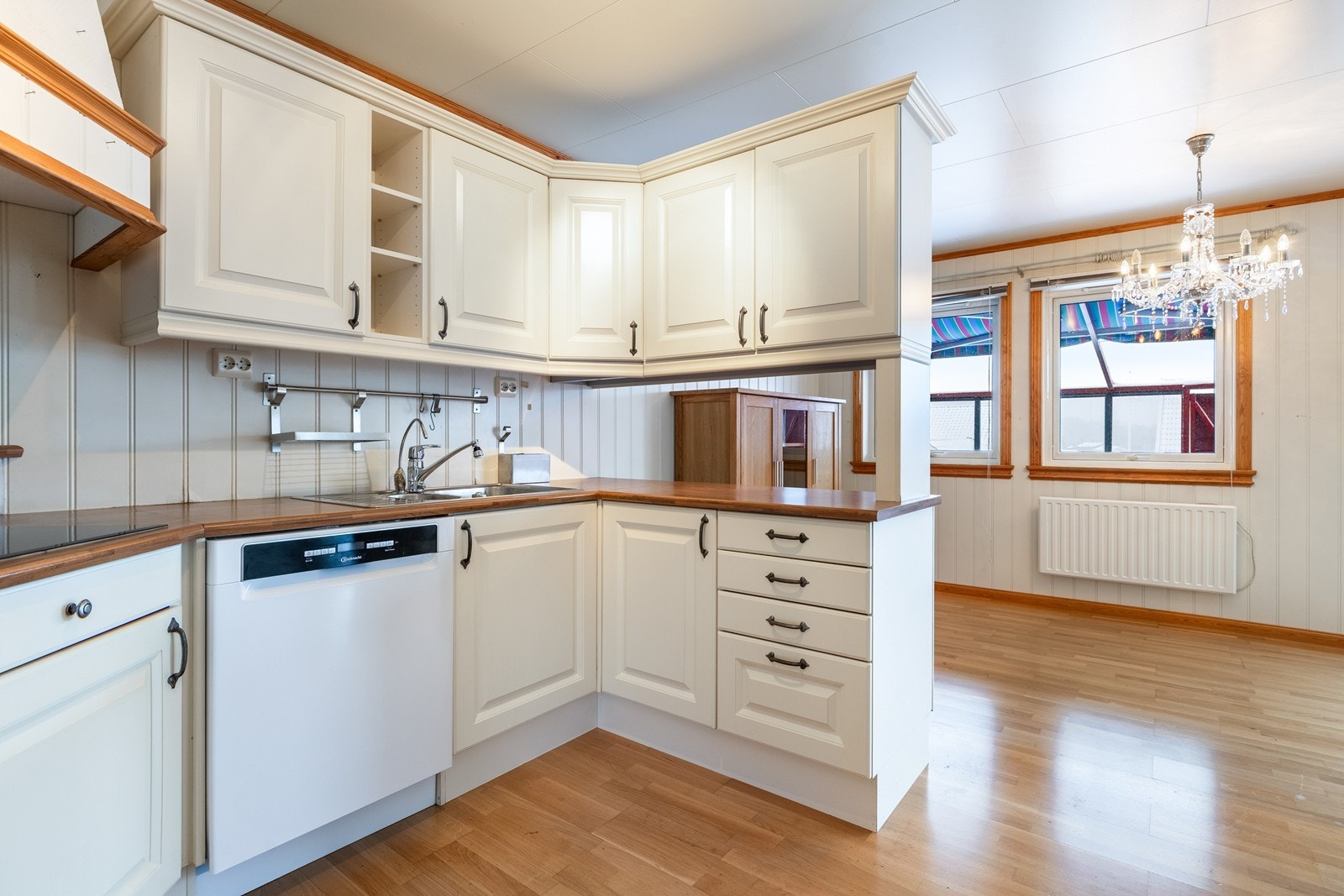 Integrerte hvitevarer på kjøkken Galleribilde