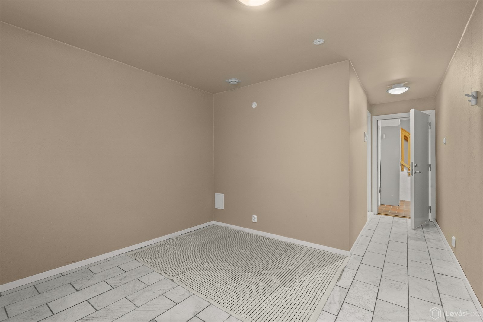 Siden rommene har adkomst til eget bad, kan det ved enkle grep innredes til en hybel. Galleribilde