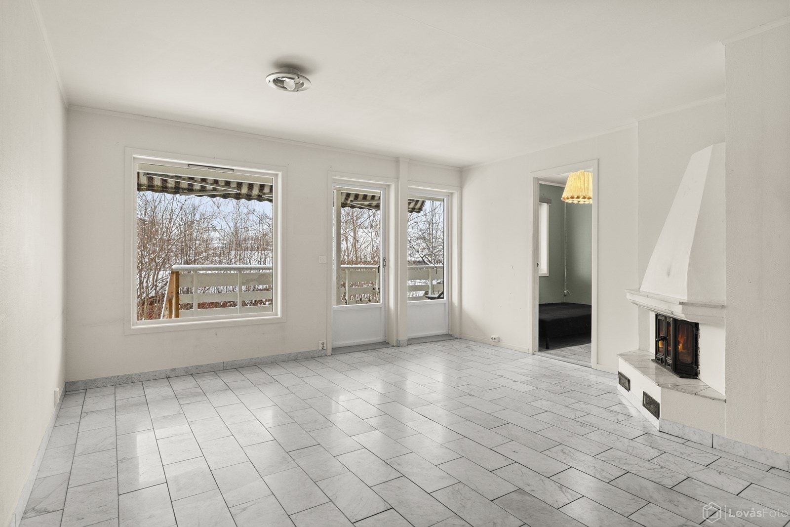 Fra stuen er det utgang til vestvendt terrasse på 12 kvadratmeter. Galleribilde