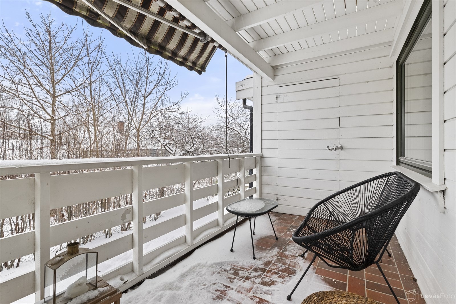 Fra terrassen på 12kvm er det inngang til en romslig utendørs bod. Galleribilde