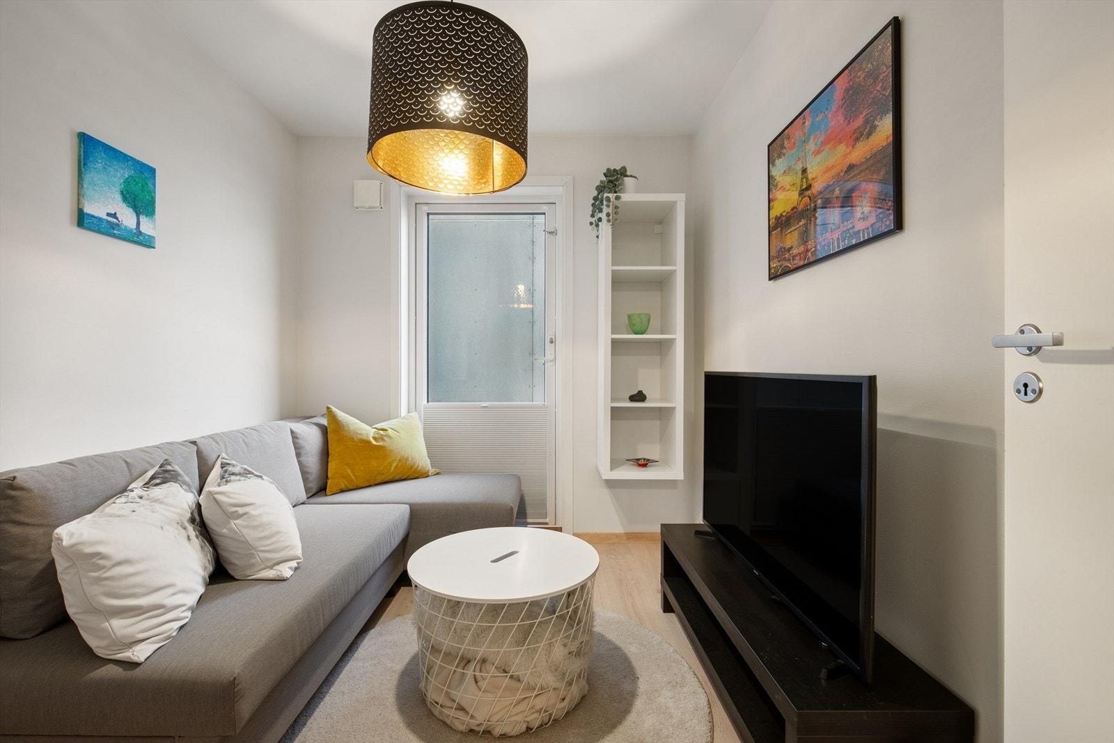 1. etg: Soverom nr 2, idag brukt som ekstra TV stue Galleribilde