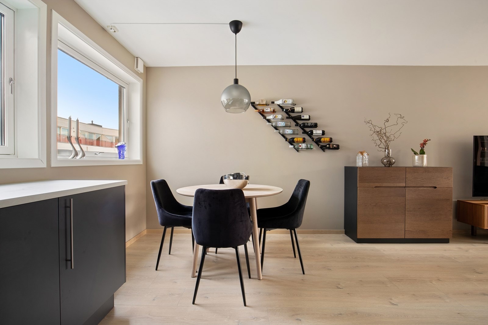 2. etg: Spisestue Galleribilde