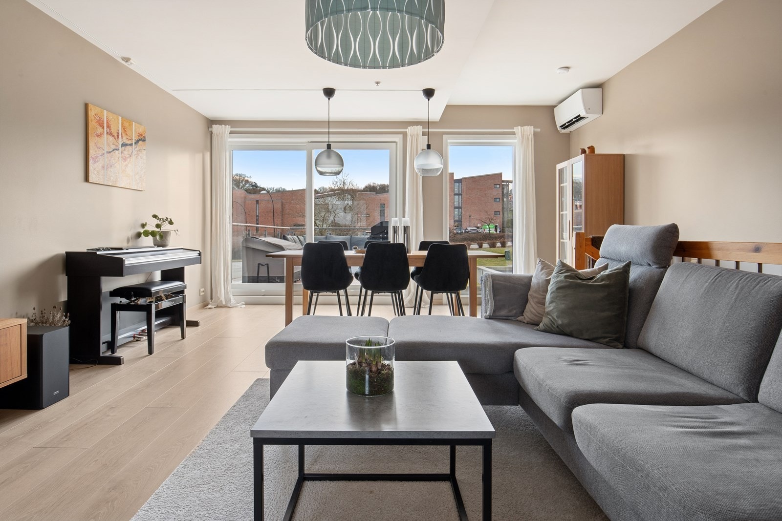 2. etg: Et flott rekkehus oppført i 2007 med sentral beliggenhet på Gausel Galleribilde