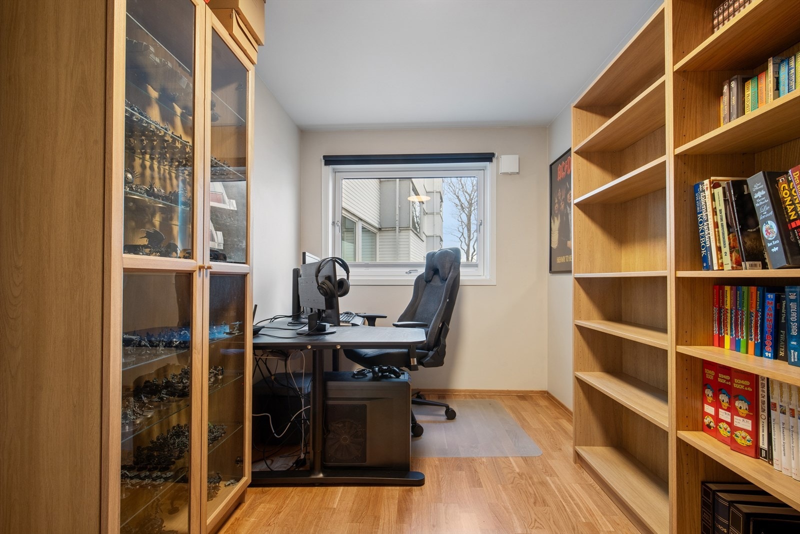 1. etg: Soverom nr 3, idag brukt til både hjemmekontor og man-cave Galleribilde