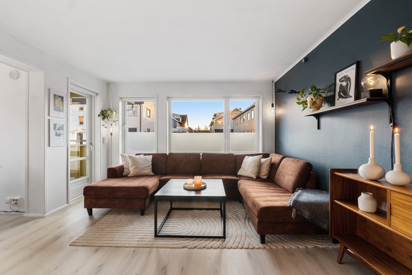 Utgang fra stuen til takoverbygd balkong Galleribilde