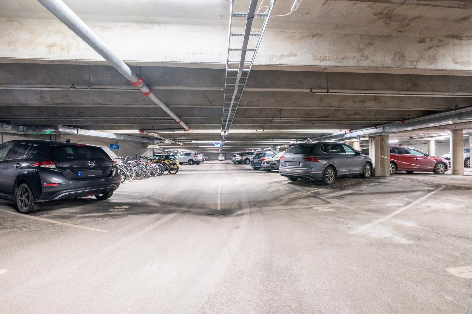 Fast parkering i garasjeanlegg Galleribilde