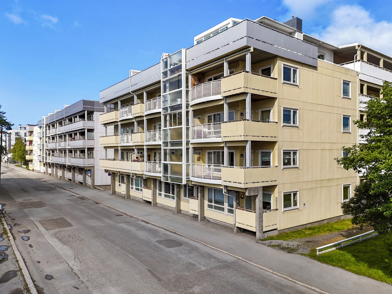 Vaktmestertjeneste som ordner med snømåking Galleribilde