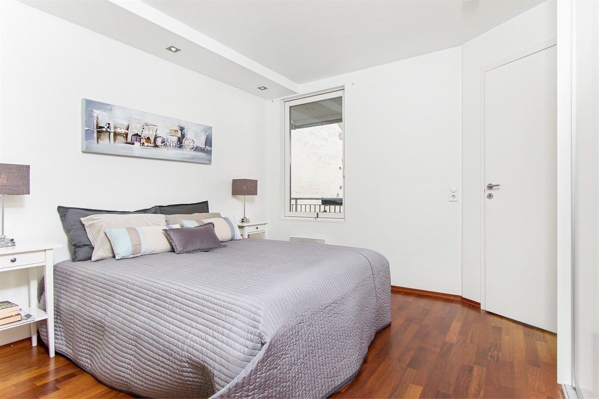 Hovedsoverom med praktisk innvendig bod. God plass til stor dobbeltseng. Galleribilde