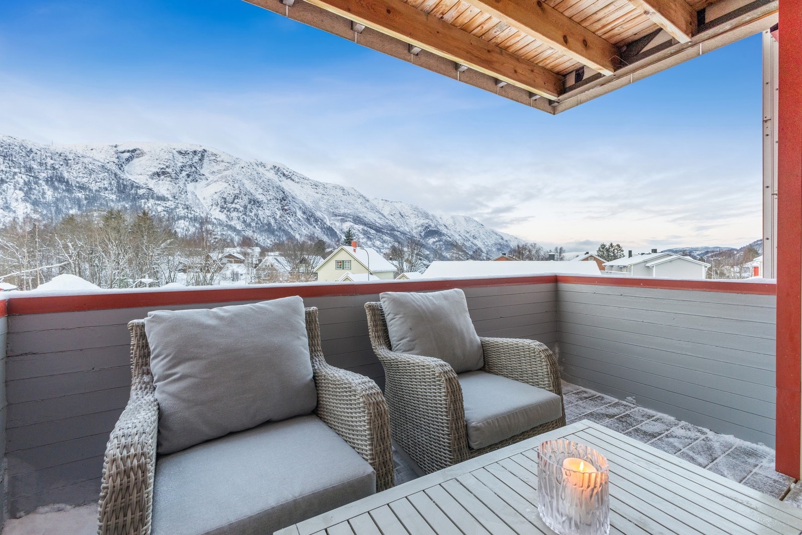 Vestvendt balkong - gode solforhold ettermiddag og kveld. Galleribilde