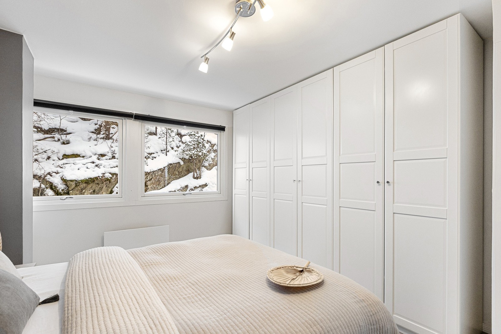 Rikelig med garderobeskap Galleribilde