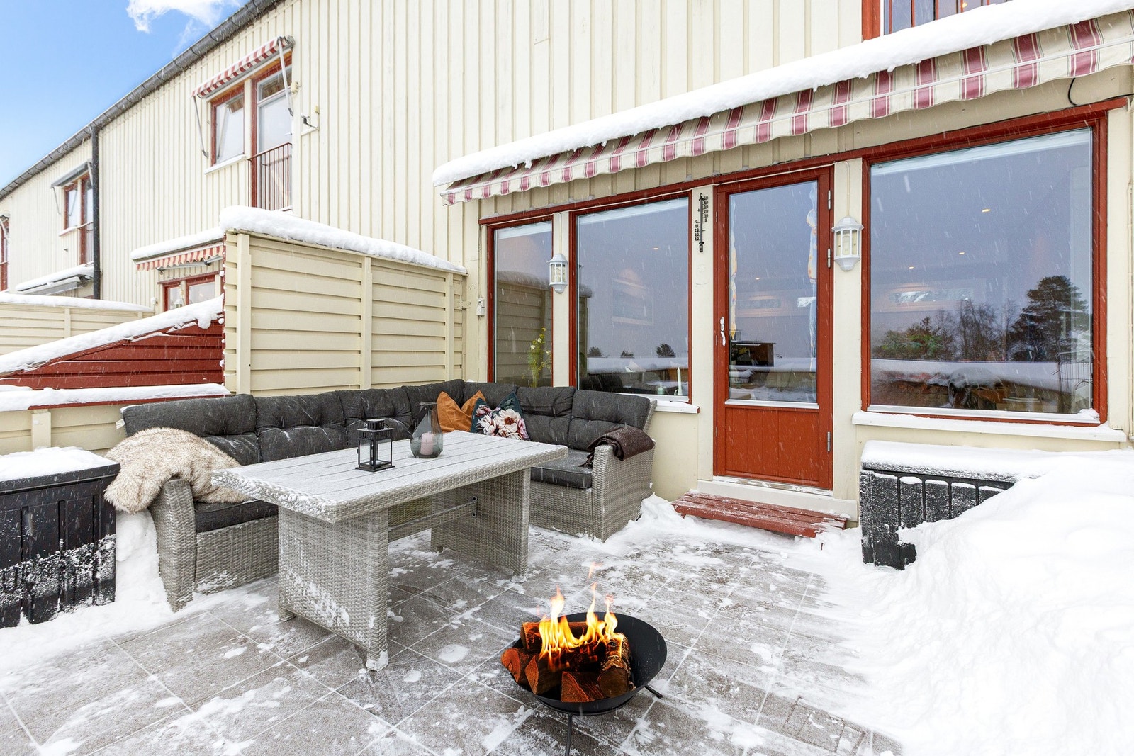 Vestvendt terrasse med gode solforhold Galleribilde