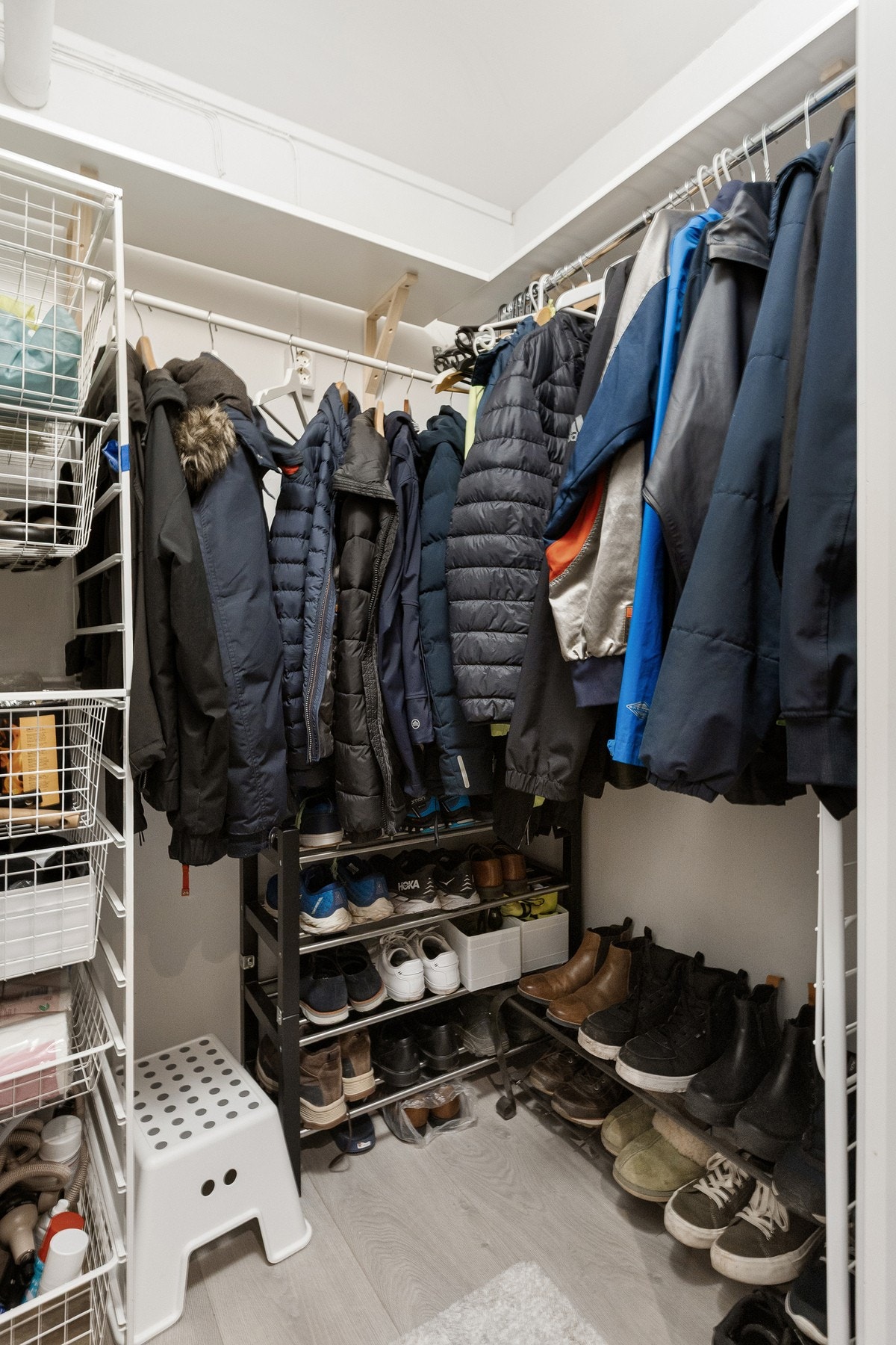 Garderobe i Entré Galleribilde