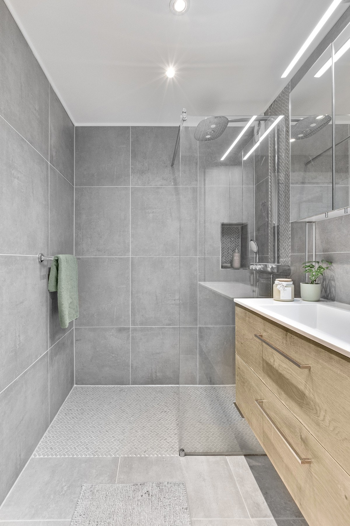 Heldekkende servant med underkap Galleribilde