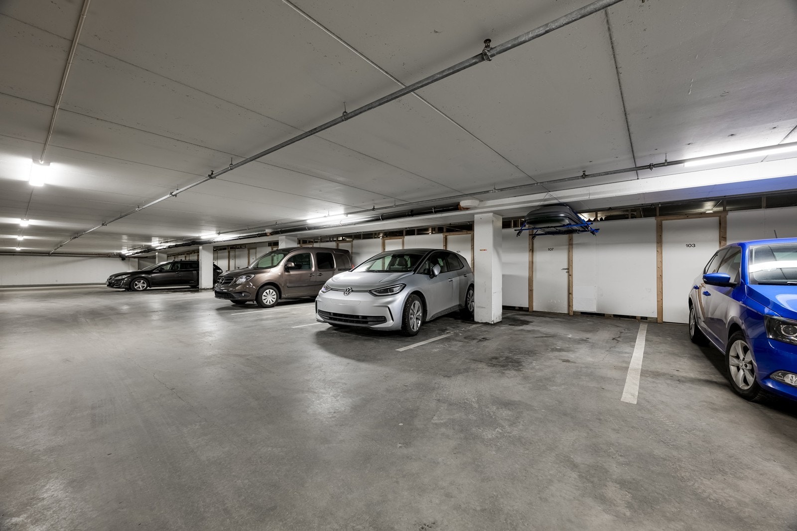 Parkering i kjeller med tilhørende bod på ca 8 kvm Galleribilde