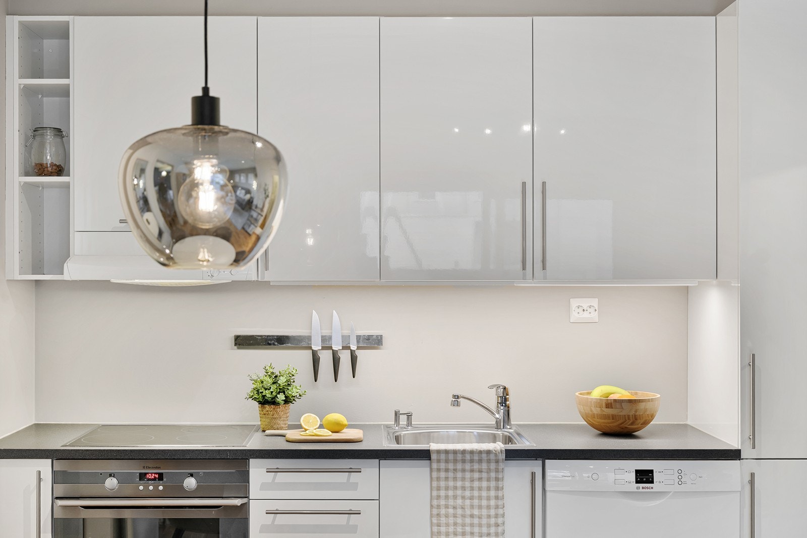 Pent og funksjonelt kjøkken. Galleribilde