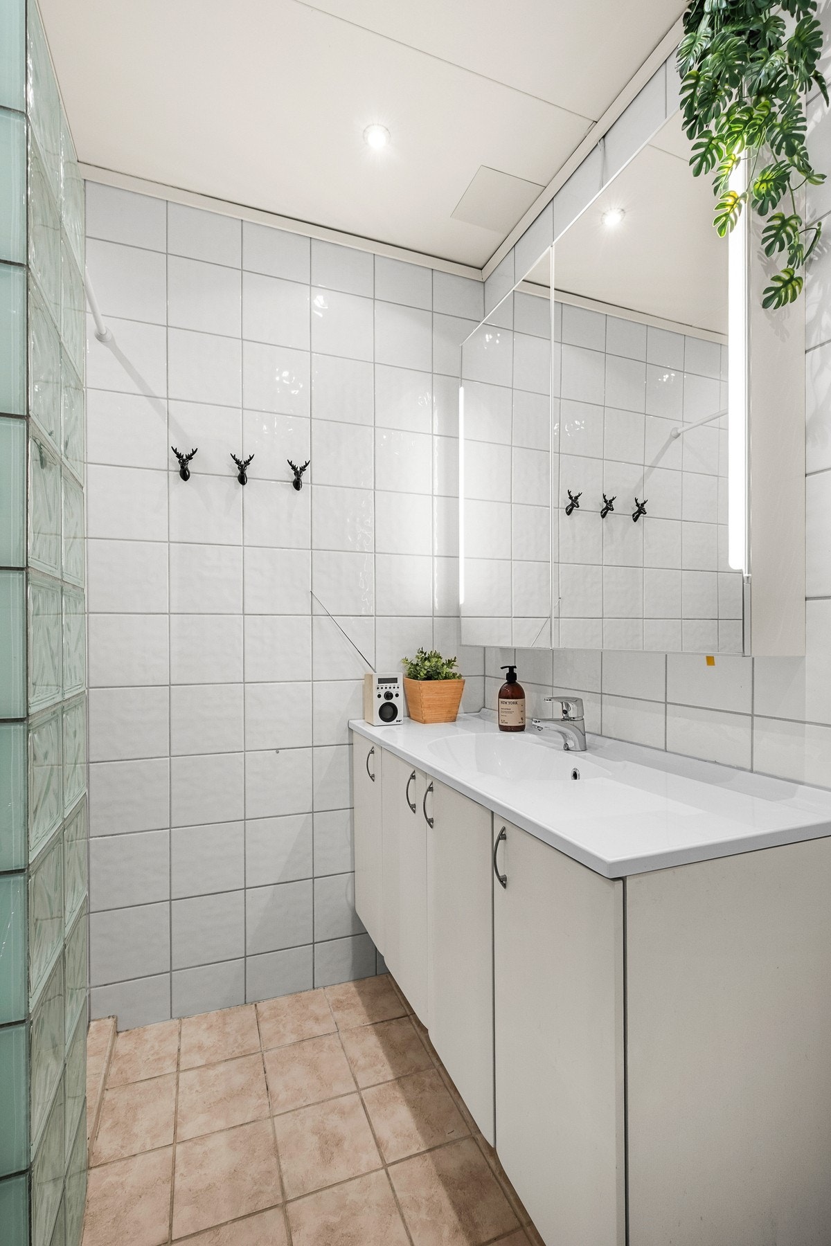 Flislagt bad med varme i gulv Galleribilde