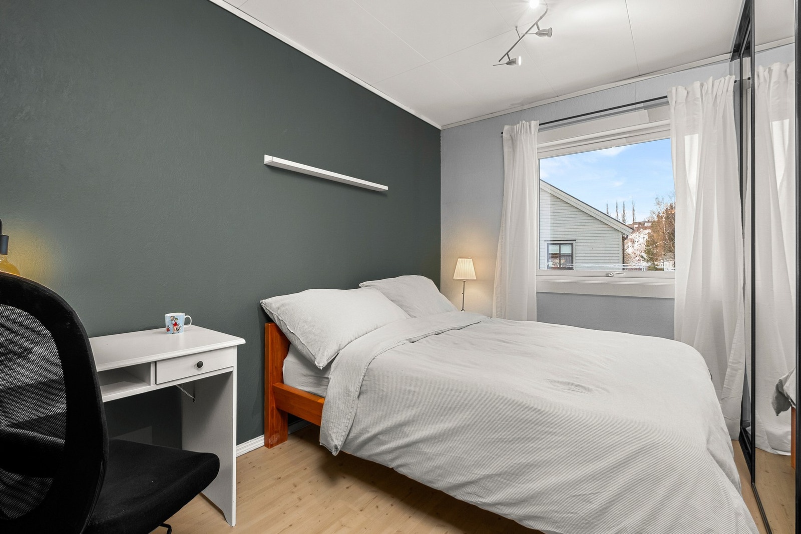 Soverom 1 måler hele 10,8 m² Galleribilde